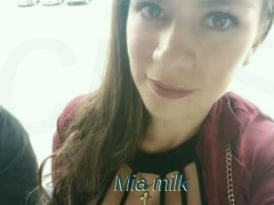 Mia_milk