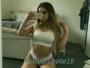 Petitebrunette19